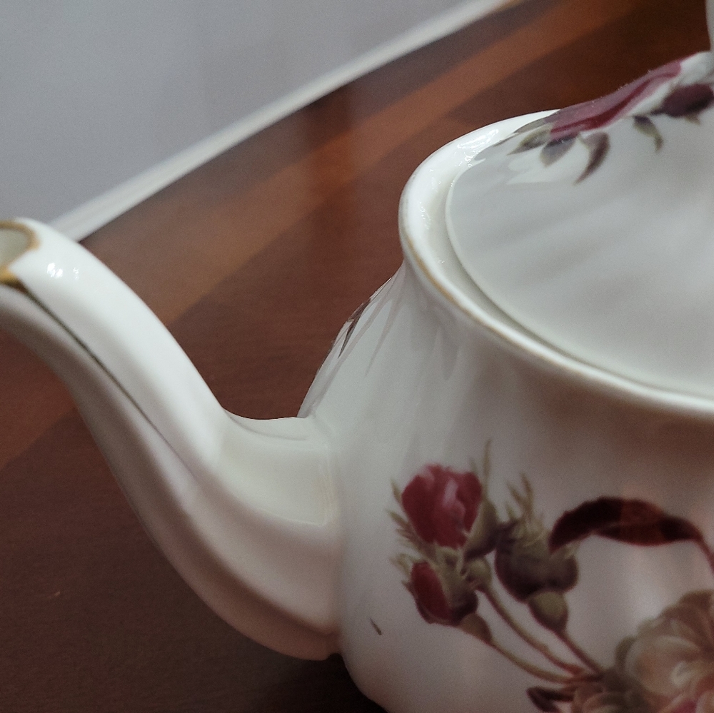 Teapot - Picture 3 of 11
